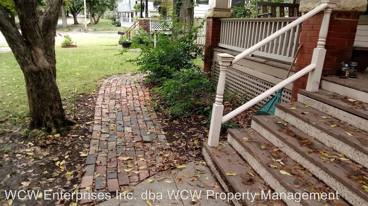 105 NW Kendall Ave - Photo 3 of 34