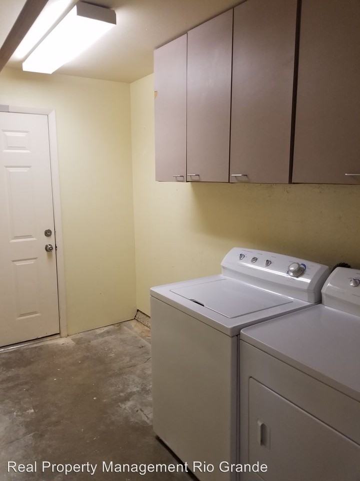 11609 Clifford Ave NE - Photo 2 of 8