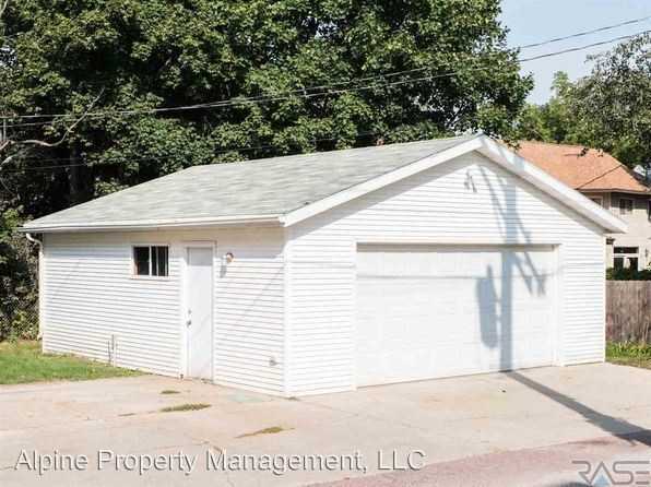 720 W 6th St - Photo 3 of 29