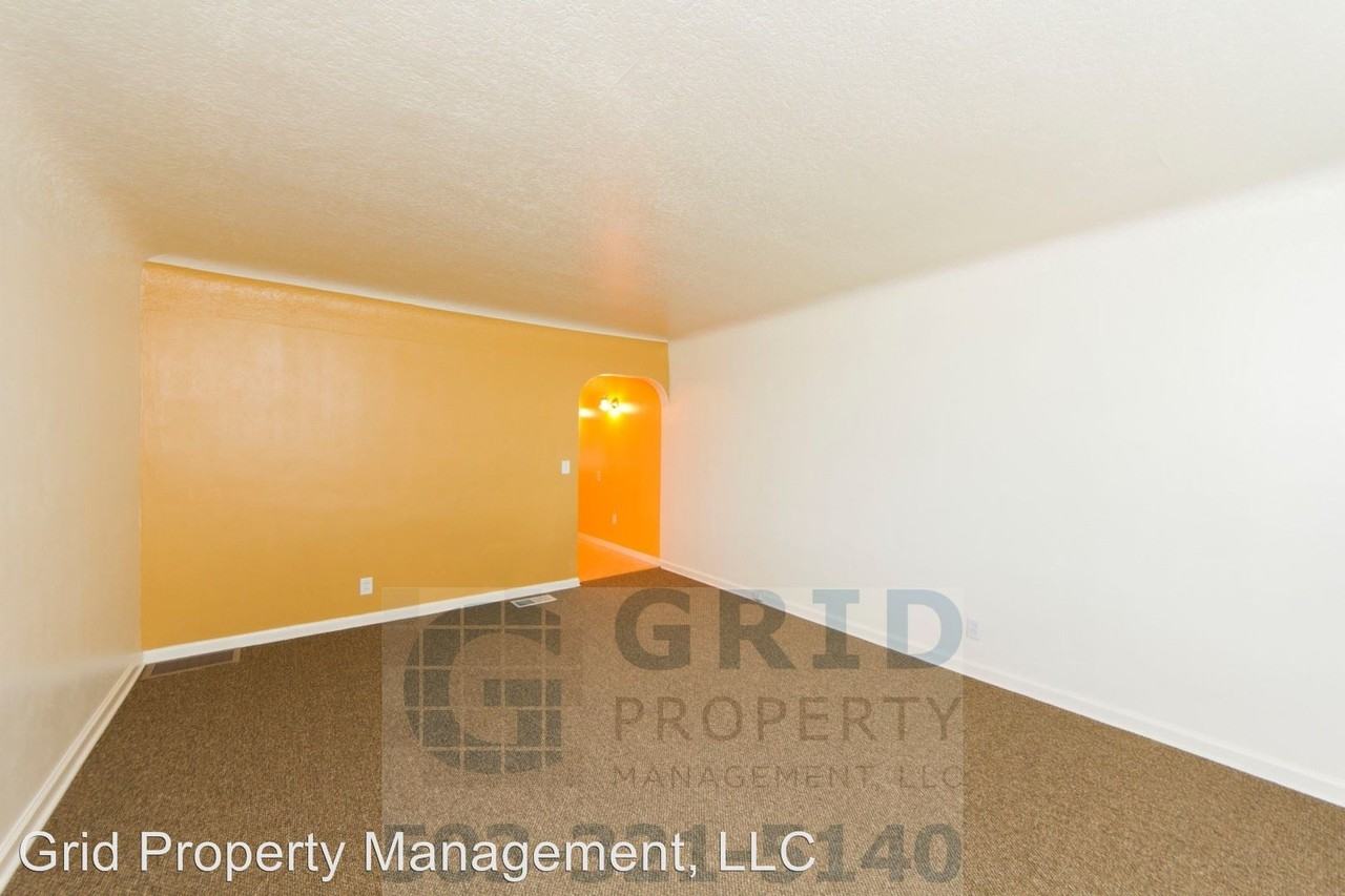 15815 SE McKinley Ave - Photo 3 of 27