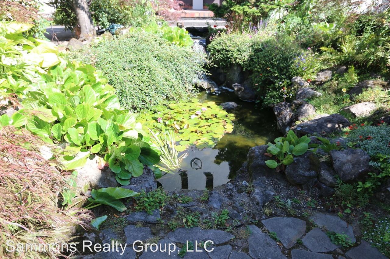 2325 NE Flanders St #7 - Photo 3 of 23