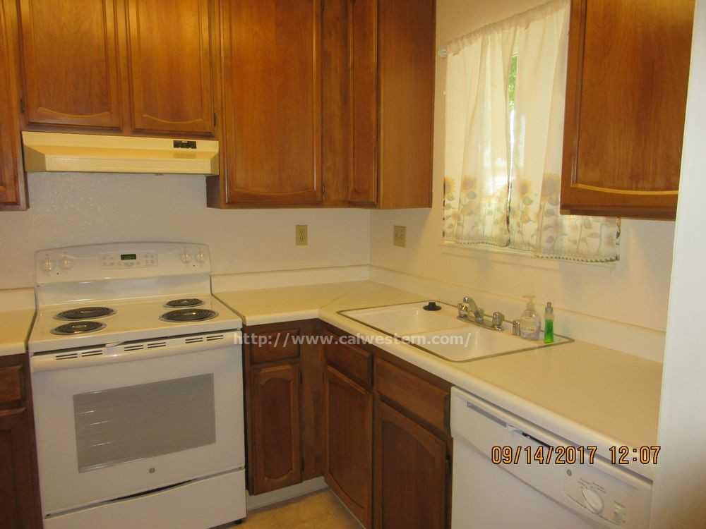 1323 Palm St - Photo 2 of 10