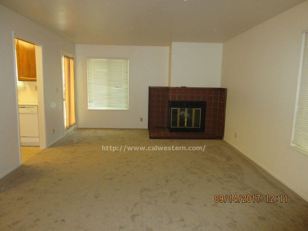 1323 Palm St - Photo 3 of 10