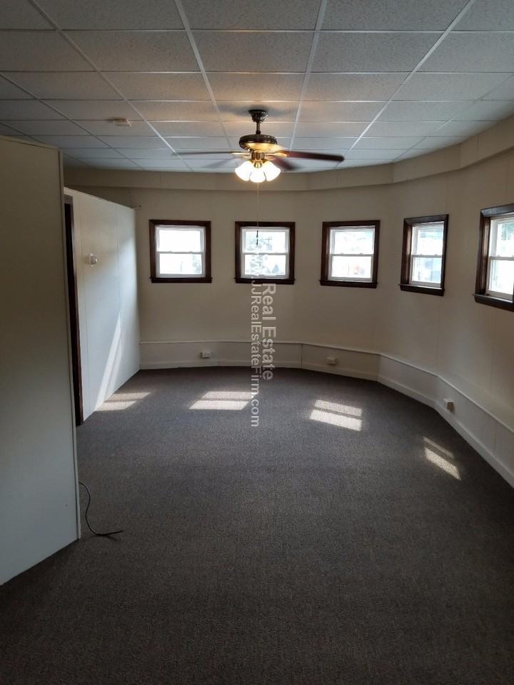 130 Lovell St - Photo 2 of 7