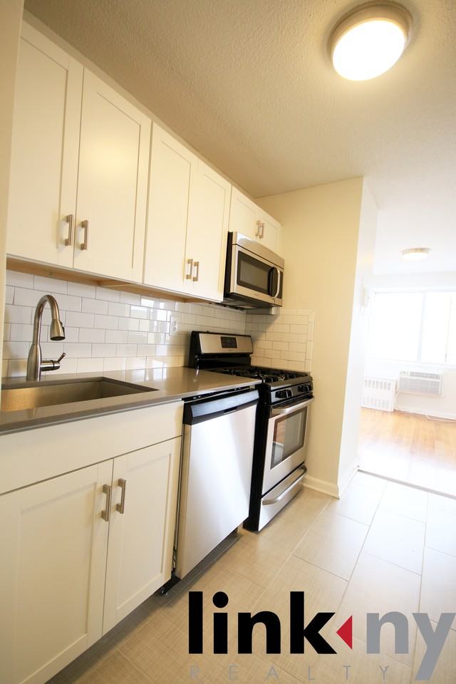 40 East Sidney Avenue #19C