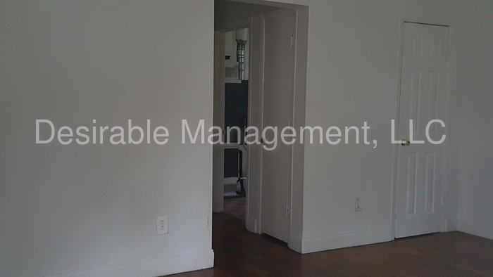 1243 20th St - Photo 2 of 5