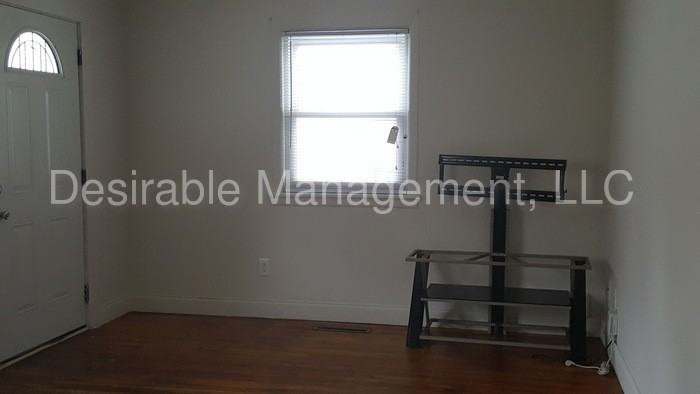 1243 20th St - Photo 3 of 5