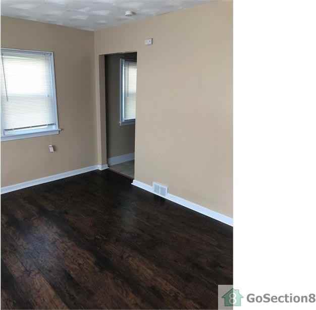 216 Linden Ave - Photo 2 of 10