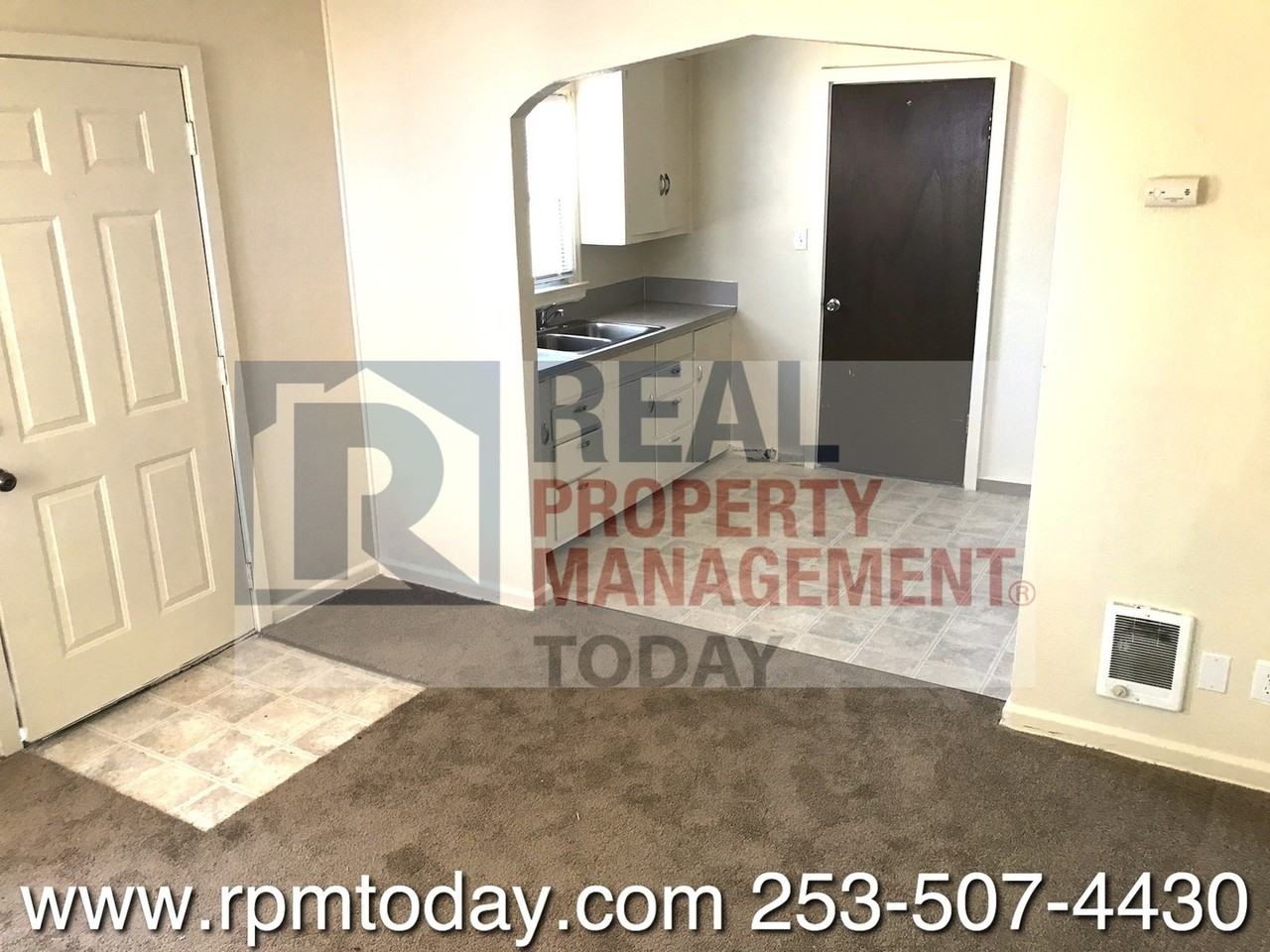 8420 S Tacoma Way #4 - Photo 2 of 6