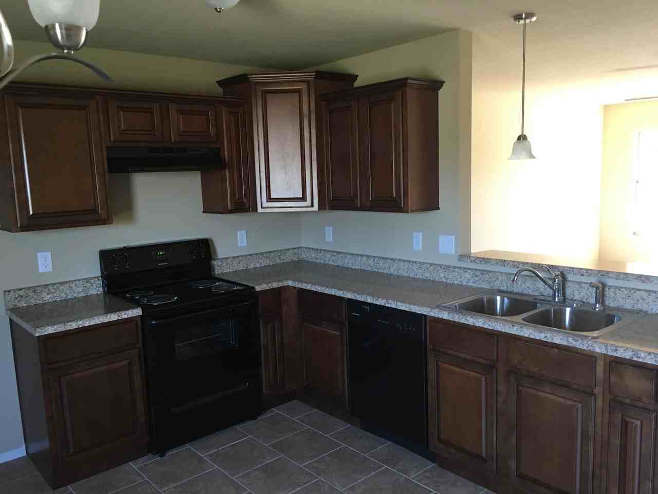 142 Cabot Ln - Photo 3 of 10