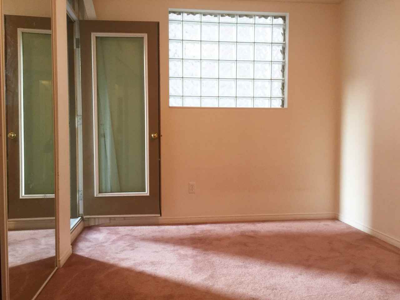 750 Bay Street - Photo 4 of 7