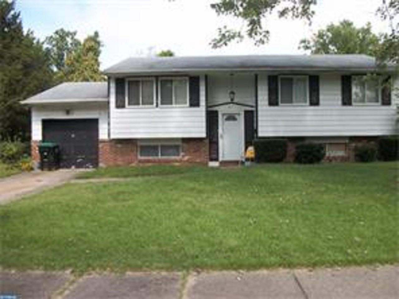 21 Yale Rd - Photo 2 of 6