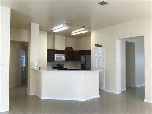 17211 Pleasant Lily Ct - Photo 2 of 8