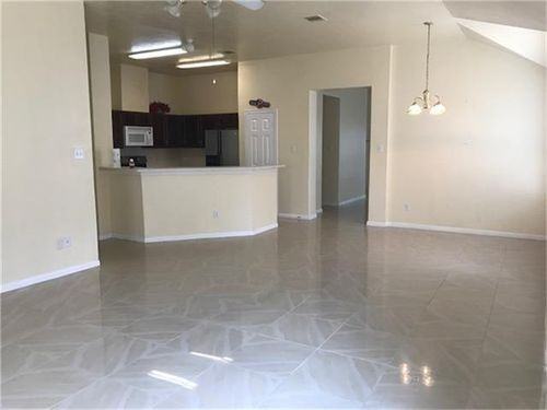 17211 Pleasant Lily Ct - Photo 3 of 8