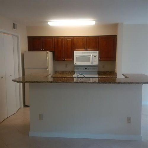 705 Riverside Dr - Photo 3 of 8