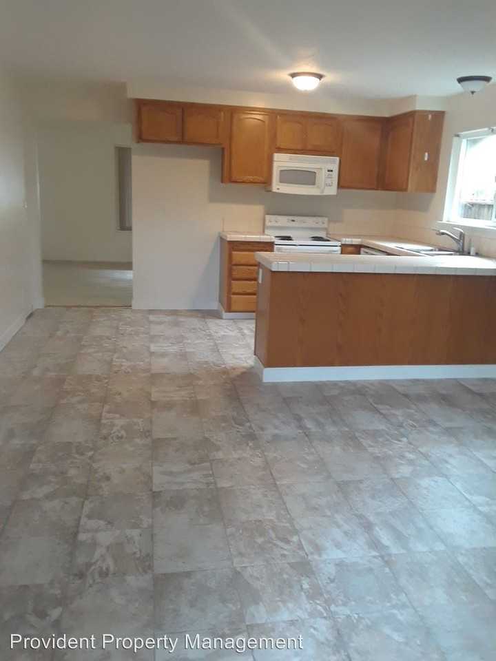 17 Uxbridge Ct - Photo 2 of 3