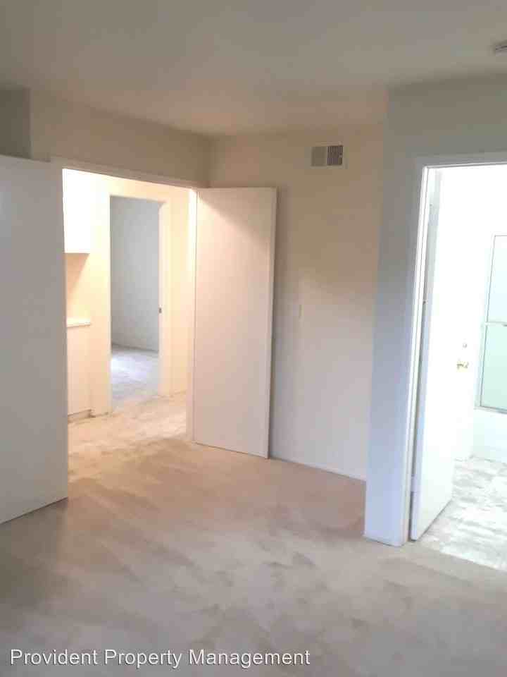 17 Uxbridge Ct - Photo 3 of 3