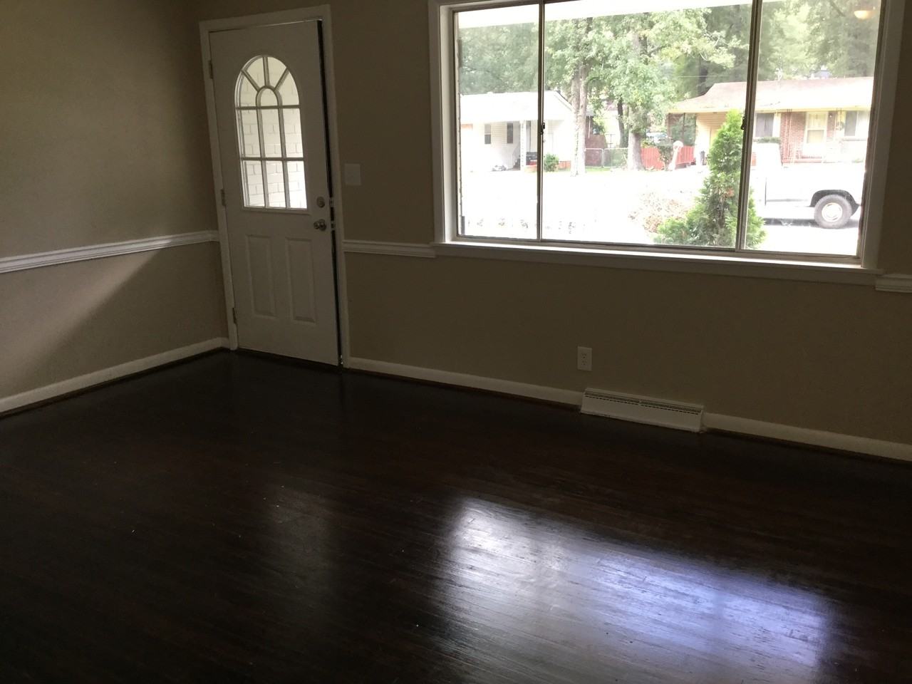 9812 Maple Ln - Photo 3 of 12