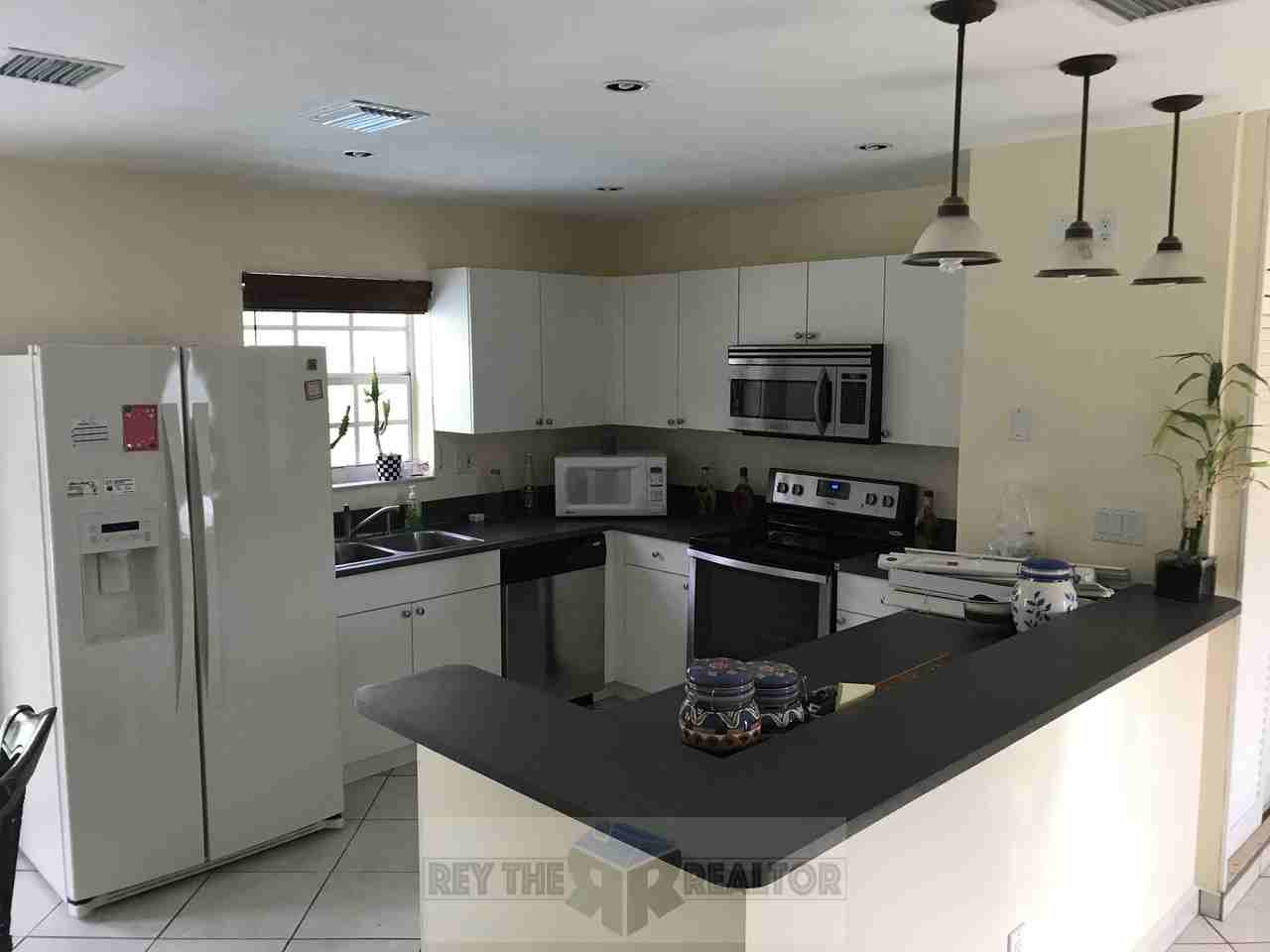 5725 Southwest 107th Place - Photo 2 of 13