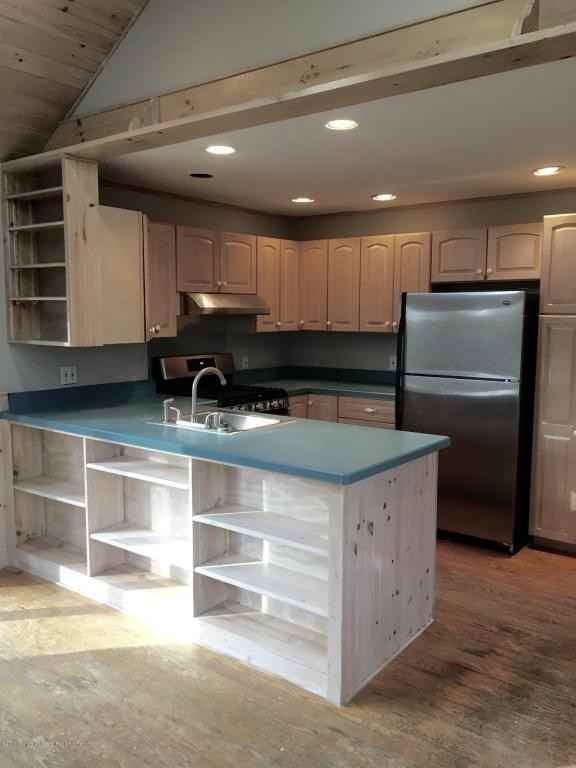 901 Woodcrest Dr - Photo 3 of 17