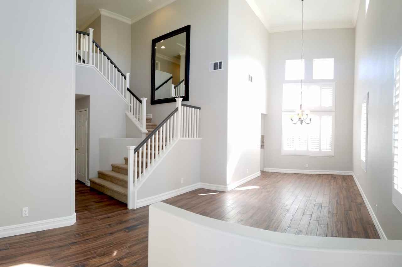 8804 East Crestview Lane - Photo 5 of 45