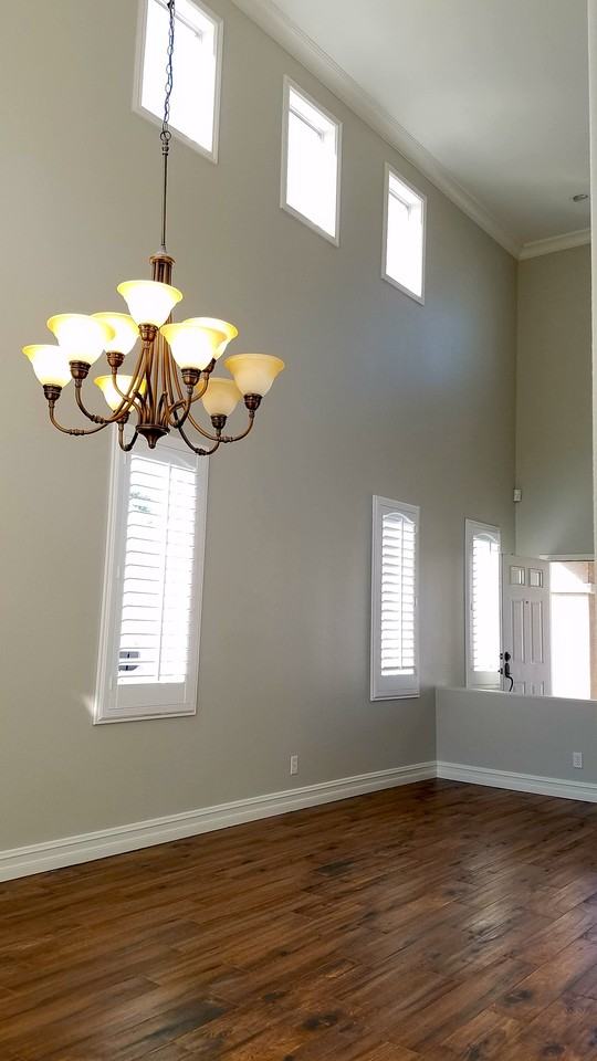 8804 East Crestview Lane - Photo 7 of 45