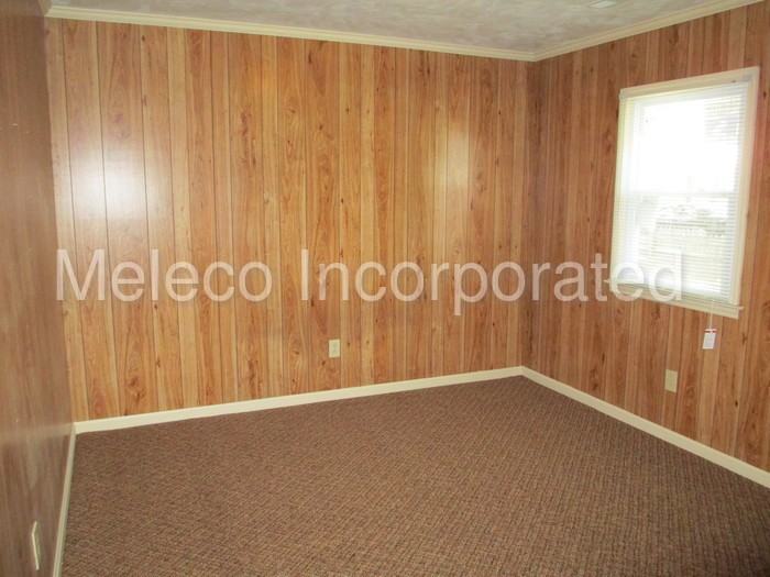 1513 3rd Ave - Photo 3 of 7