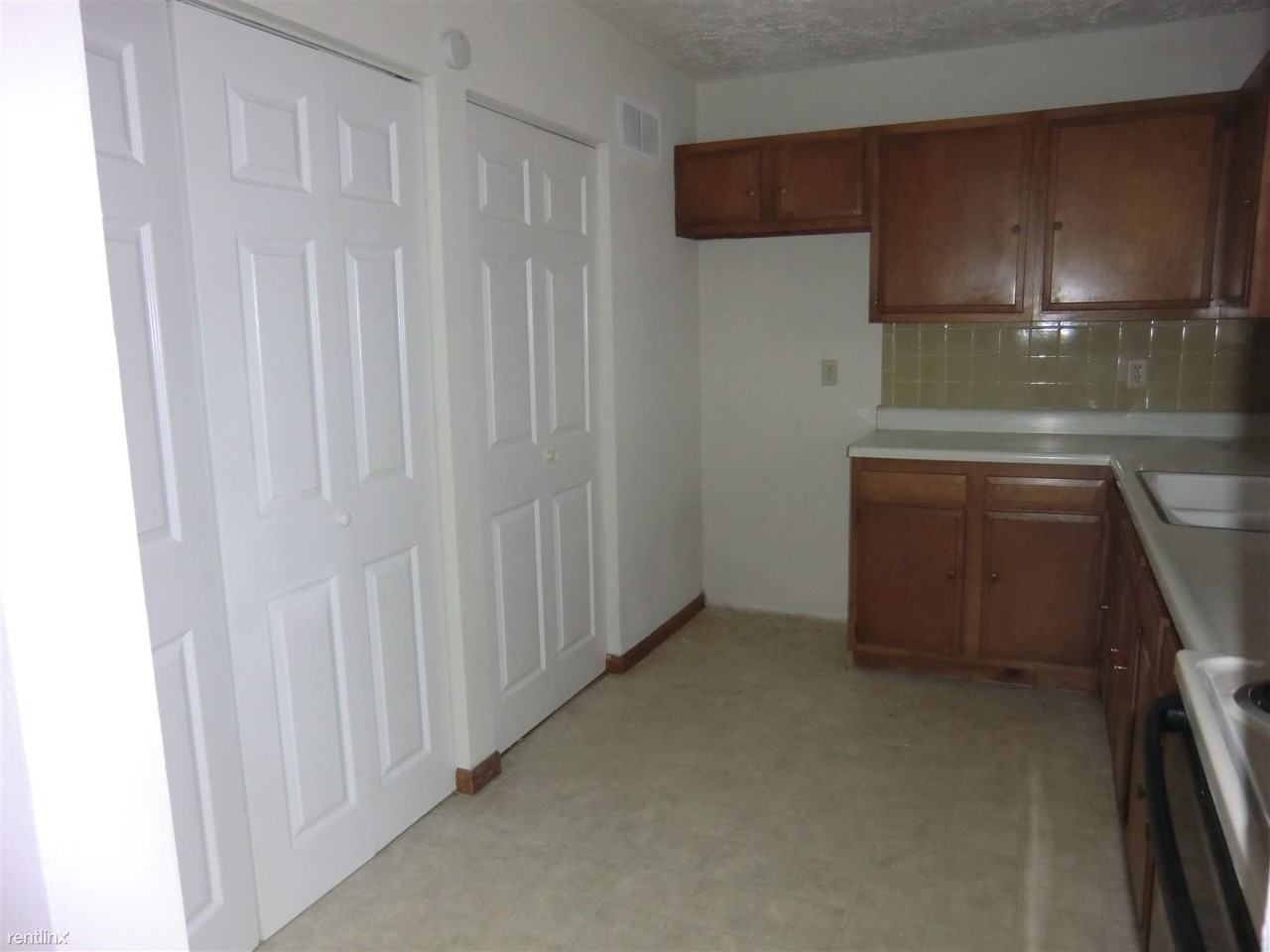 2127 N Center St - Photo 3 of 6