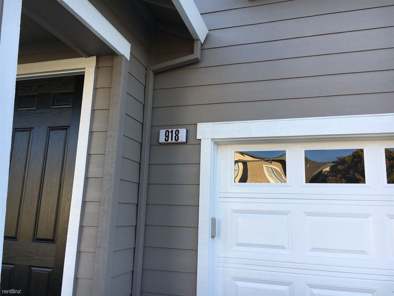 918 Oakes St - Photo 2 of 6