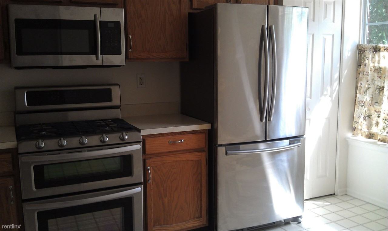 105 Pepper Dr - Photo 2 of 16