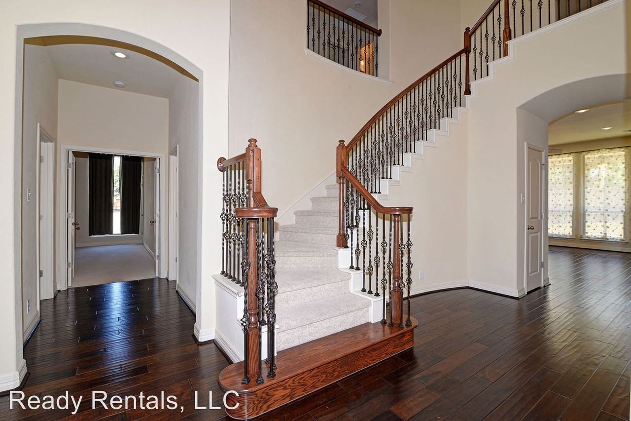 21706 Miranda Hill - Photo 3 of 38