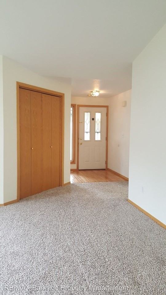 2532 Woodfield Loop SE - Photo 2 of 23