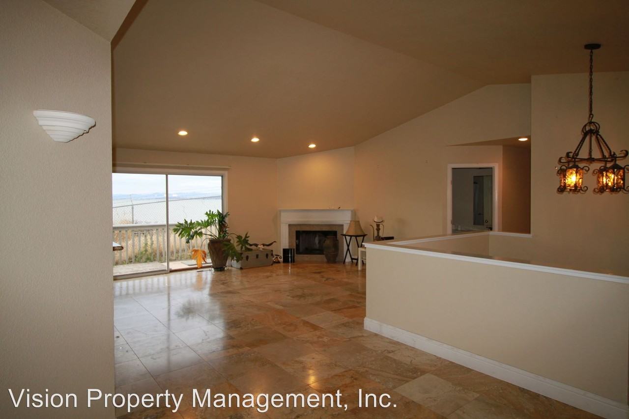 1082 Hazel Ln - Photo 3 of 17