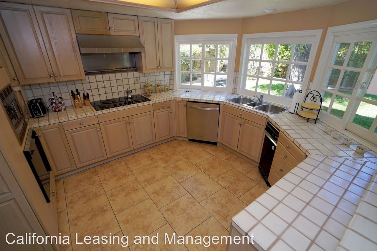 25389 Fortuna Dr - Photo 3 of 18