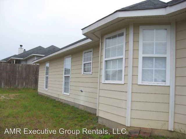 57 Redwood Dr - Photo 2 of 8