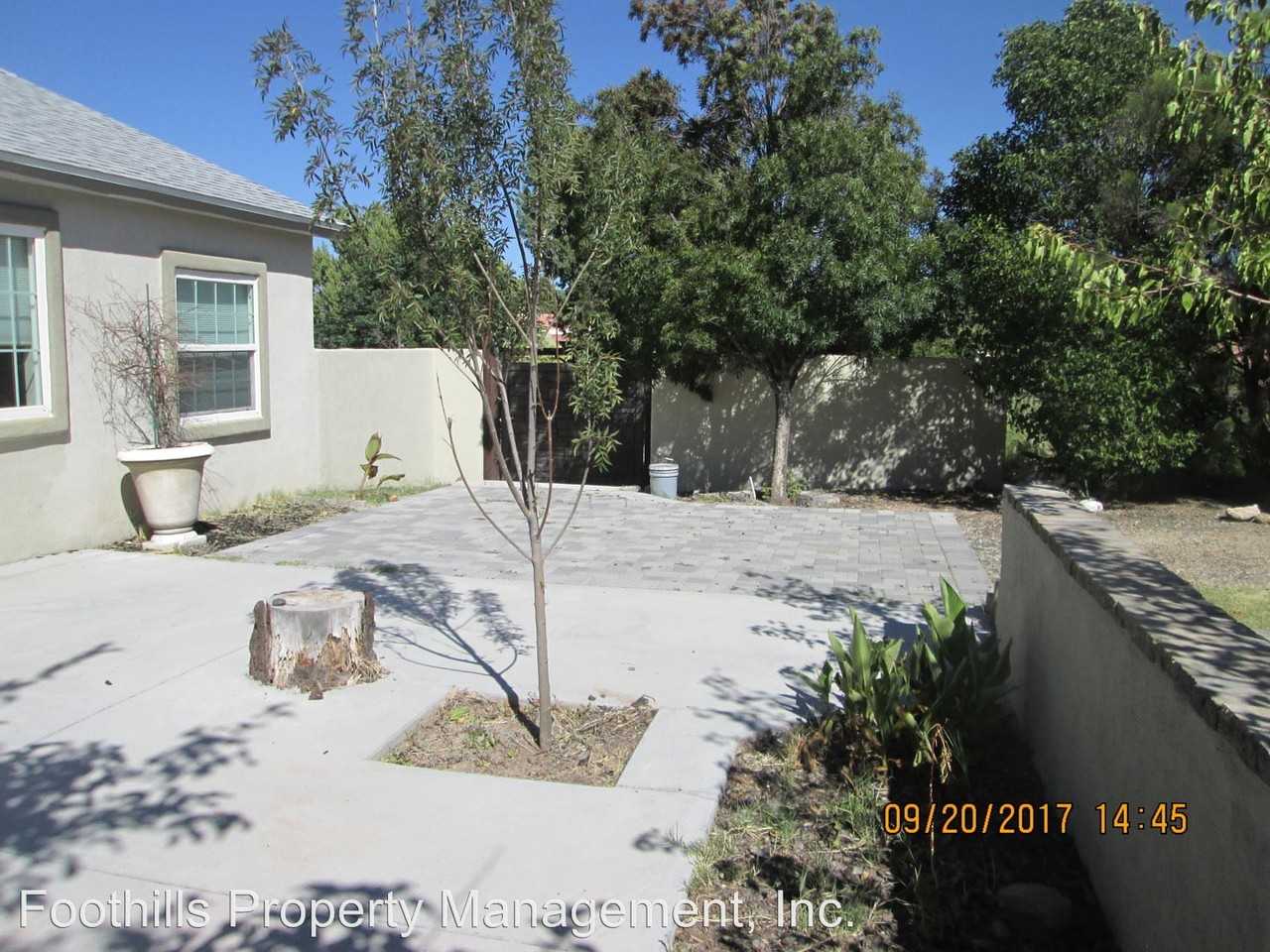 4910 E Valley Ln - Photo 3 of 17