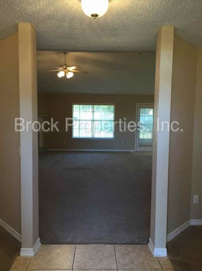 2996 Corsair Dr - Photo 3 of 29