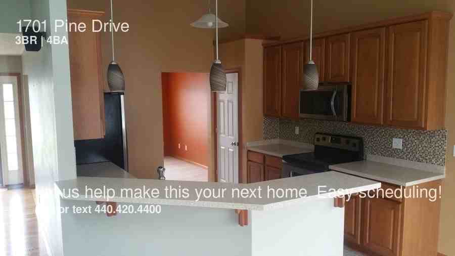 1701 Pine Dr - Photo 3 of 39