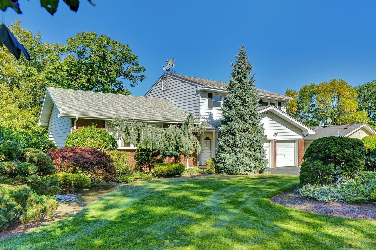 350 Elisa Dr - Photo 2 of 22