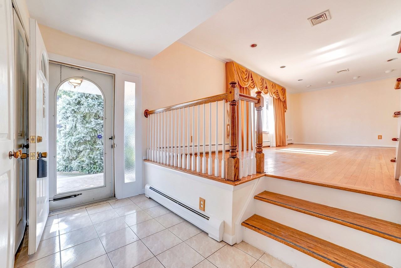 350 Elisa Dr - Photo 3 of 22