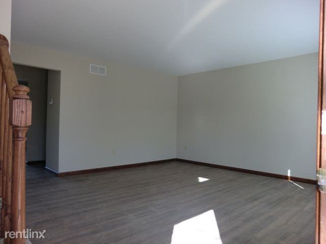 1457 Village Circle Dr - Photo 2 of 10