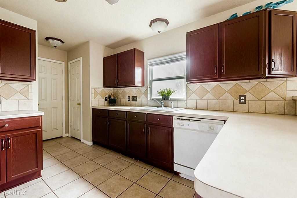 19147 Royal Isle Dr - Photo 2 of 8