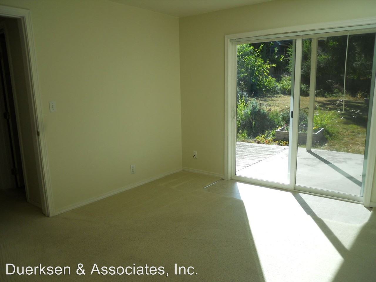 1750 SW Whiteside Dr - Photo 3 of 8