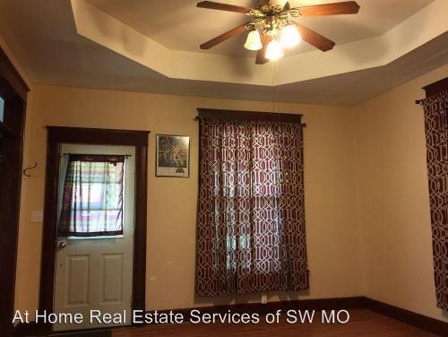 818 W Monroe Terrace - Photo 2 of 11