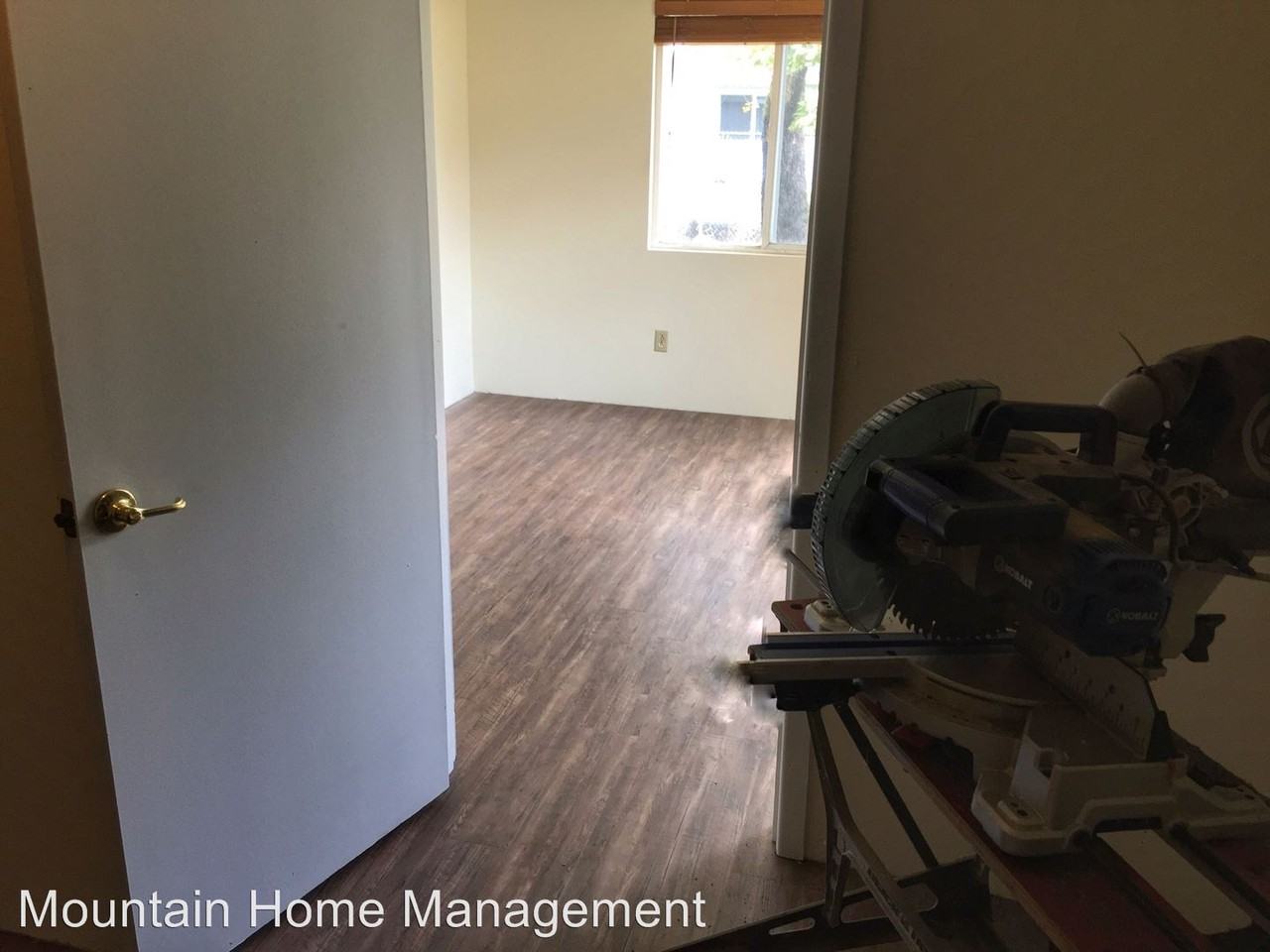1104 Pine St - Photo 2 of 9