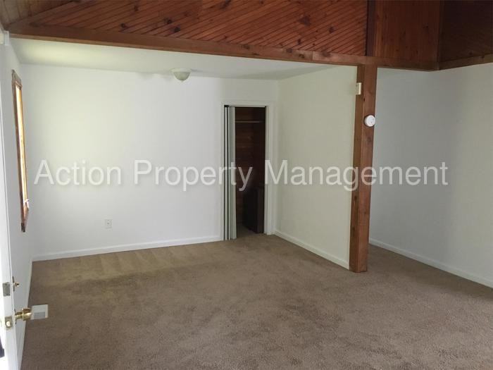 7450 Tyndale Ct - Photo 2 of 16