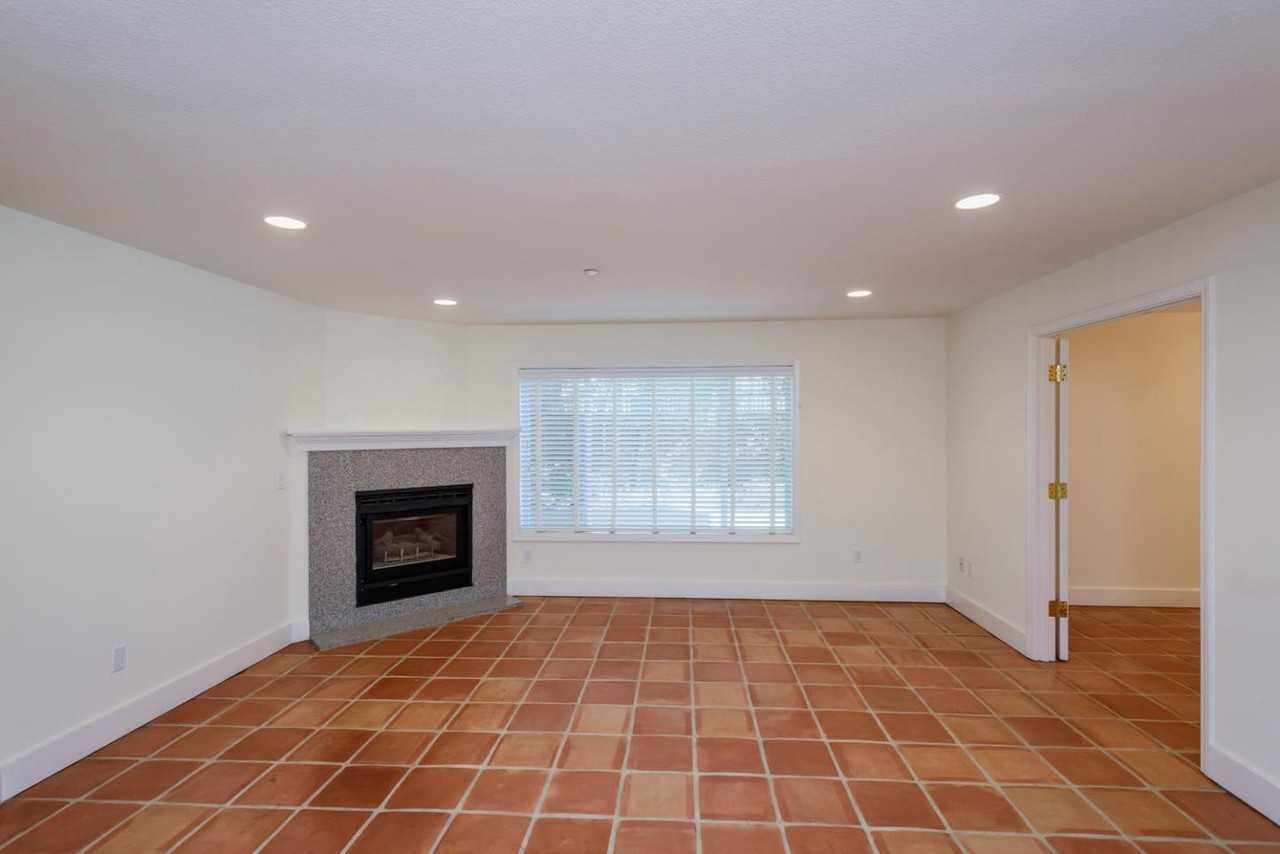 518 Almer Rd - Photo 3 of 17