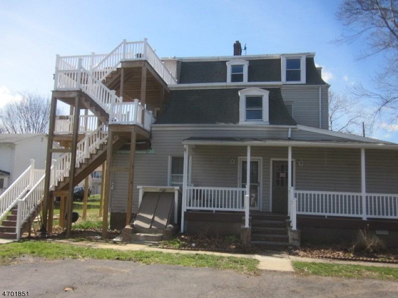 1634 Front St - Photo 2 of 17