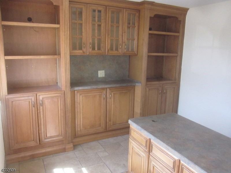 225 W Clay Ave - Photo 2 of 20