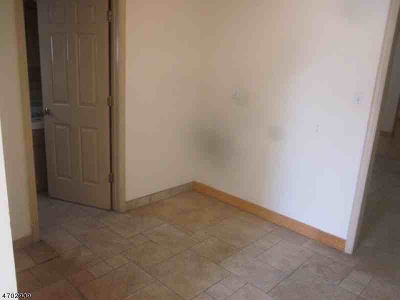 225 W Clay Ave - Photo 3 of 20